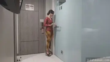 Resepsionis Hotel Montok Digoyang Kontol Tamu Sampai Banjir