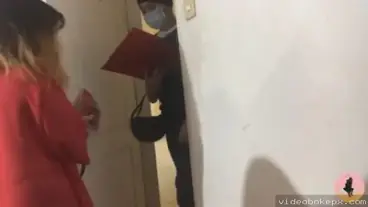 Tukang Paket Ngentot Majikan Cantik di Rumah